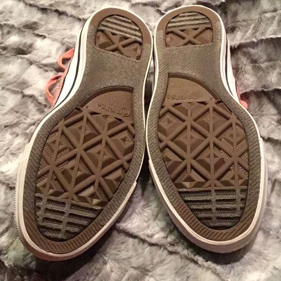 Chuck Taylor Converse - Picture 2 of 5